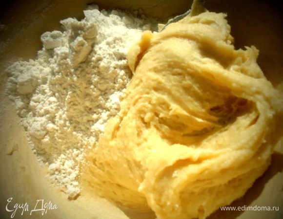 Замешиваем лёгкое эластичное тесто!