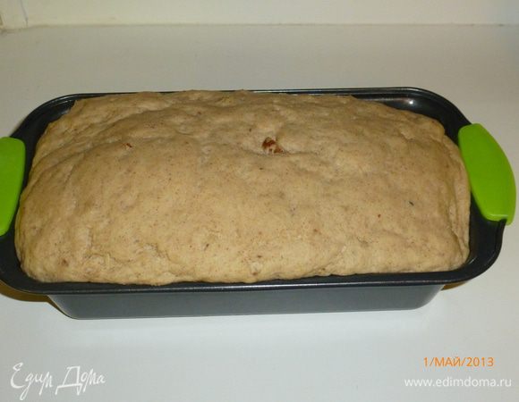 Когда тесто поднялось, отправляем его в разогретую до 180 градусов духовку на 50-60 минут.