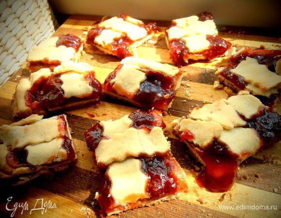 Затем на квадратики...И зовём снимать пробу ожидающий в доме коллектив))) Всё,можно засекать время!!!