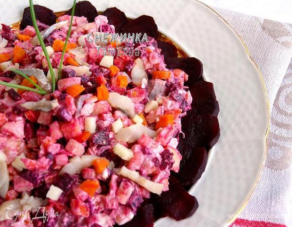 Заправляем салат небольшим количеством майонеза. Приятного аппетита!