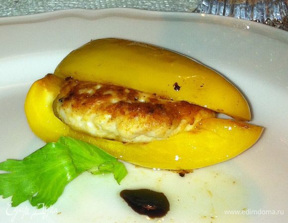 "Бургер" с котлеткой, вместо хлеба -  обжаренный перец.
