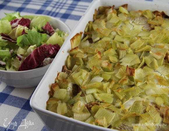 Подаем горячим или теплым. Например, с листовым салатом. Еще в рецепте предлагают его подавать с запеченной фасолью, которую англичане очень любят. Приятного аппетита))  