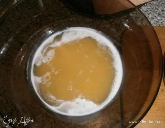 сцеживаем сок, остаются крахмал и выжимки