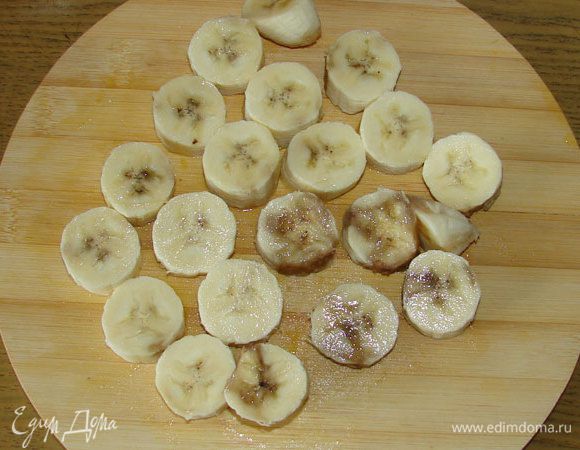 Бананы порезать