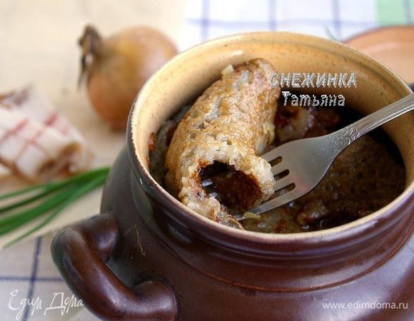 Подаём горячие, со сметаной. Смачна есцi!