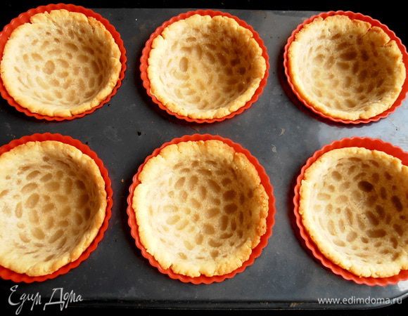 Высыпаем фасольку (сразу замочила её и позже сварила вкусный фасолевый суп на копчёностях!)...