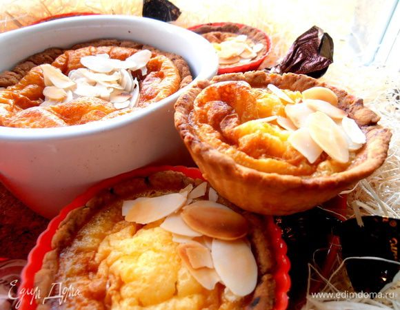 Вынимаем тёплую тарталетку из формочки...