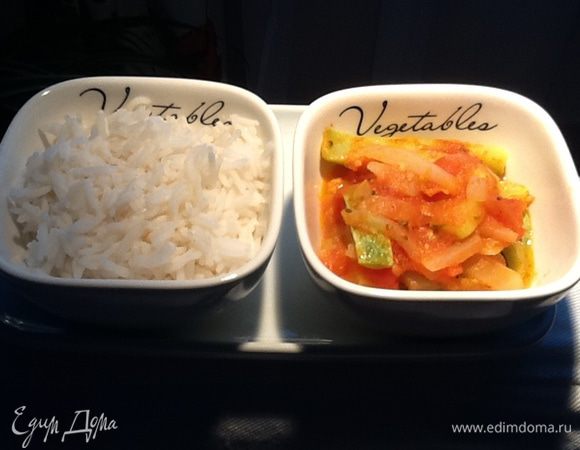 Кабачок в кисло-сладком соусе хорош сам по себе и  как сопровождение к мясу, рыбе, крупам. 