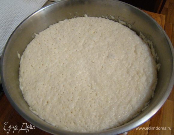 Опара: теплое (30-38"С) молоко, дрожжи, 200 г сахара, 2 ст. муки - оставить в теплом месте до появления пузырьков и увеличения в объеме