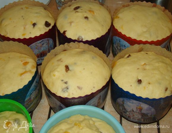 Разложить по формам (1/3 формы) и оставить подходить в теплом месте