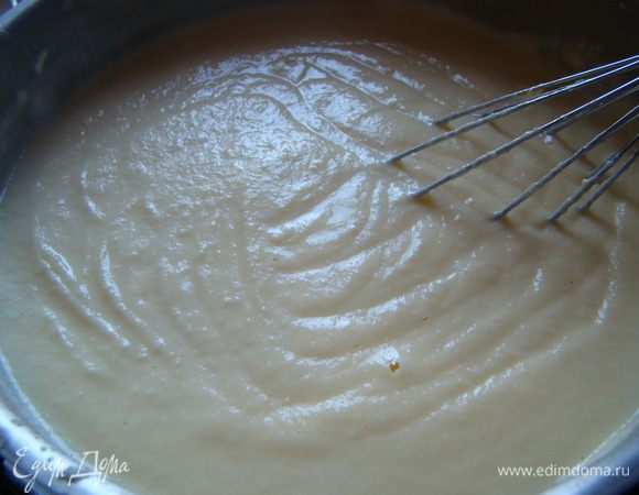 Ставим на средний огонь и, при постоянном помешивании, варим до загустения 