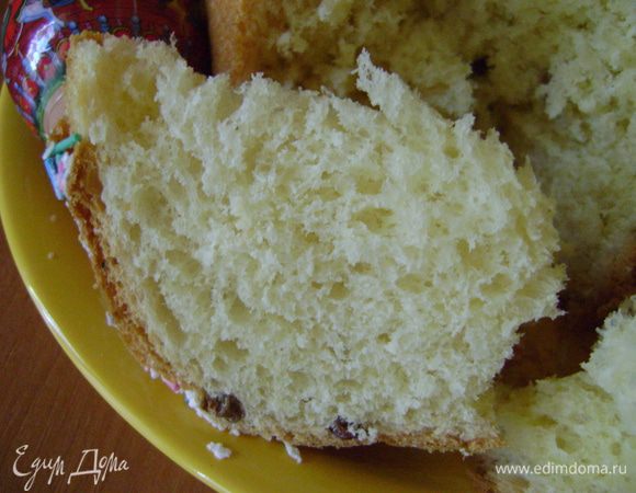 Все продукты складываем в очередности,в соответствии с вашей хлебопечкой. Включаем режим "Сладкий хлеб". Вес выставляем 750 г, корочка светлая (на средней пригорает). И ждем.
