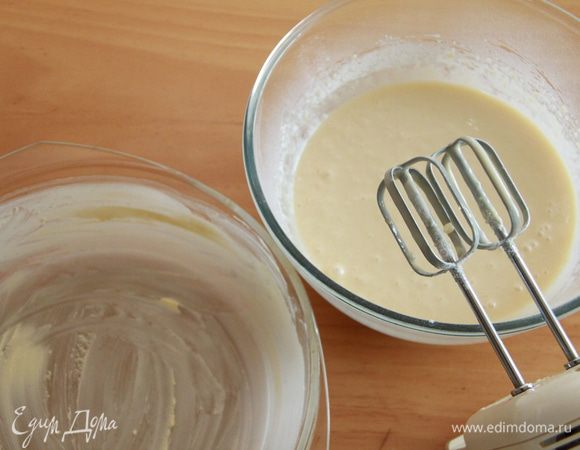 Подготовить форму для выпечки.
