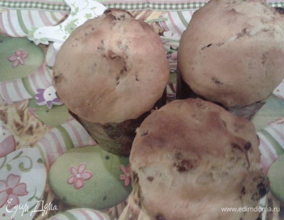 Вытаскиваем и остужаем наши куличи.

