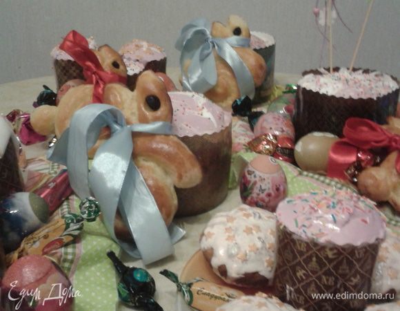 Вот такой пасхальный стол у меня получился. И конечно же я не смогла устоять перед пасхальными зайчиками от Таточки (http://www.edimdoma.ru/retsepty/54086-tvorozhno-drozhzhevye-pashalnye-zaytsy).
С праздником!!!

