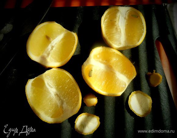 Лимоны лучше взять с тонкой кожицей (я только их всегда выбираю!) и тщательно из них вытащить все косточки!