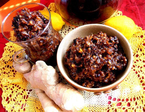 И получаем продукт,готовый к употреблению! Одну часть массы я спрятала в баночку под крышку и убрала в холодильник...Вторую часть пока оставила на столе,но в жару лучше не оставлять долго в комнате!