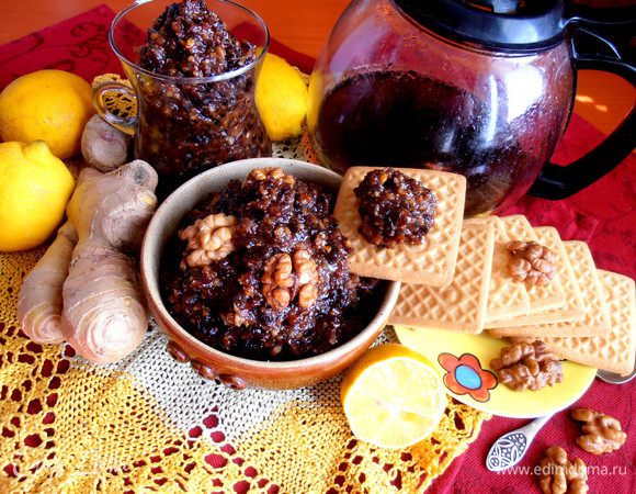 Детям такое варенье начинаем давать по чайной ложечке в день,взрослые могут умять по столовой ложке в день...,да и больше))) Очень вкусно с несладким печеньем и с кофе!!! Ну, о пользе каждого в отдельности сухофрукта можно прочитать в интернете...,не буду повторяться...