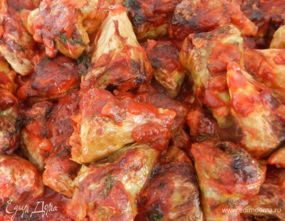 Подавать теплыми со сметаной!
Приятного аппетита!

Голубцы можно хранить в холодильнике до 3 дней. Разогревать на теплой сковородке без добавления масла в течение 5 минут. Подогрев в микроволновой печи не рекомендуется.