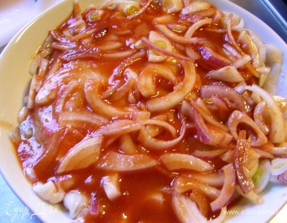 Половину соуса.
