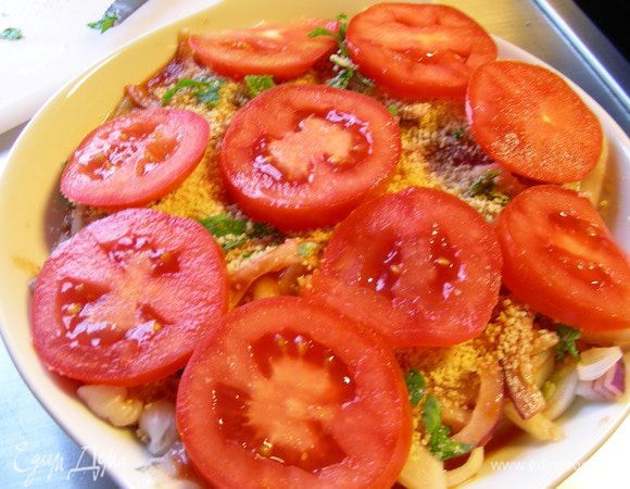 Кружочки помидор.
