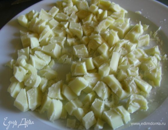 Шоколад рубим средне.
