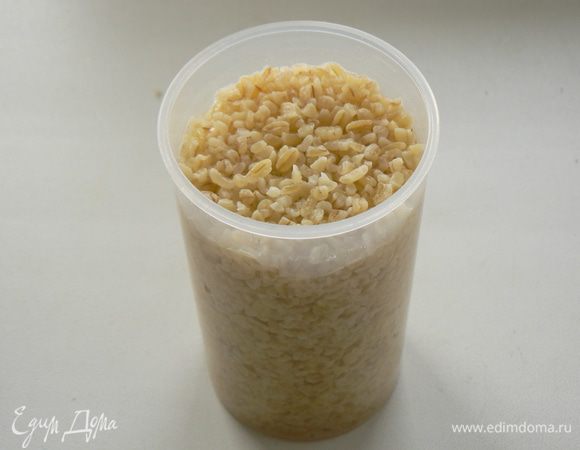 булгур залить водой и оставить на 30 мин.
