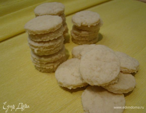 Выпекаем при 180"С около 12-15 минут (печенье должно остаться светлым). Остужаем на решетке. Приятного аппетита!