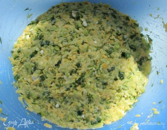 В последнюю очередь добавить цедру и хлебные крошки. 