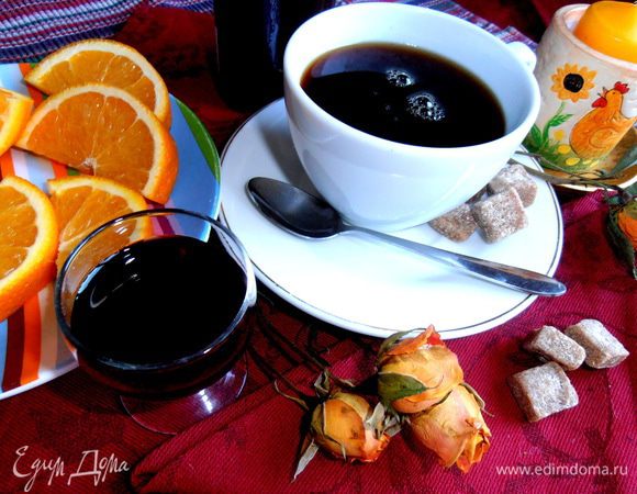 Второй вариант — налить бальзам в ликерную рюмку (25 г) и пить мелкими глотками, чередуя с кофе.