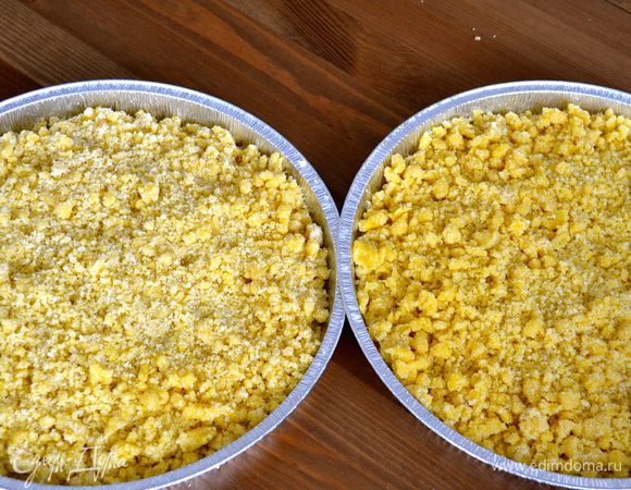 Из вышеуказанного количества ингредиентов у меня получилось 2 пирога! )) Поэтому, если что, можете смело сокращать количество продуктов вдвое...