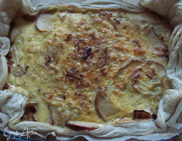  Подавать можно как теплым, так и холодным. Очень нежный пирог получился. Мне больше понравился теплым.
 BON APPETIT!