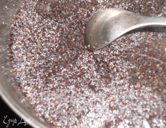 Мак проварить в течение 10 -15 минут.