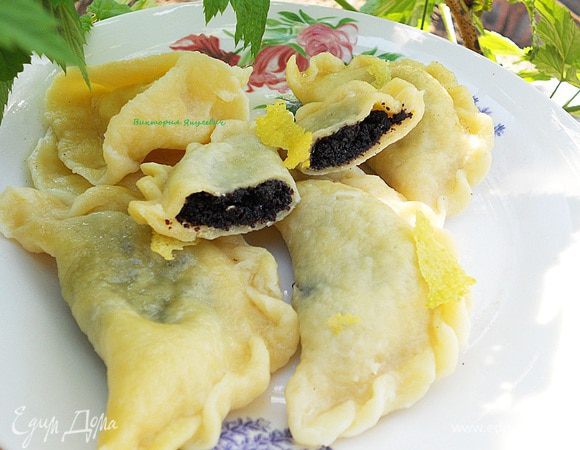 Для подачи используем масло, сметану и можно лимонную цедру. Приятного аппетита!