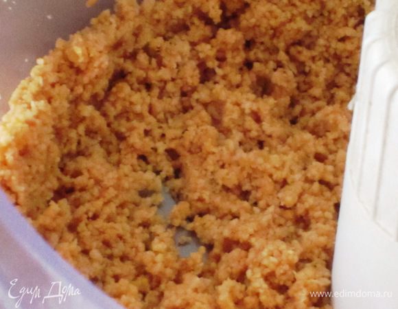 Вынуть из духовки,дать ему остыть и измельчить в блендере(не очень мелко).