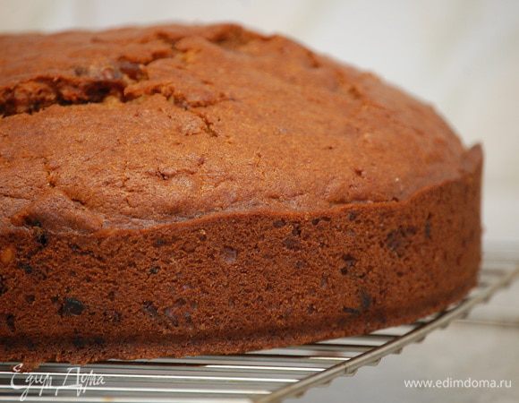 Извлечь из формы и остудить на решетке. По желанию верх присыпать сахарной пудрой. 