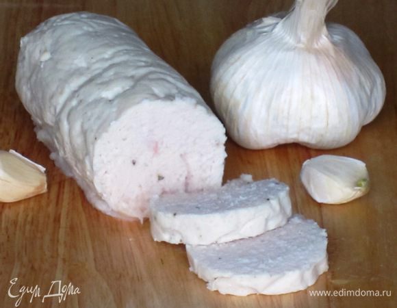 Недавно готовила куриную колбаску от Марины L http://www.edimdoma.ru/retsepty/54082-kurinaya-kolbaska Очень нежная,диетическая и вкусная!!!Рекомендую!!!