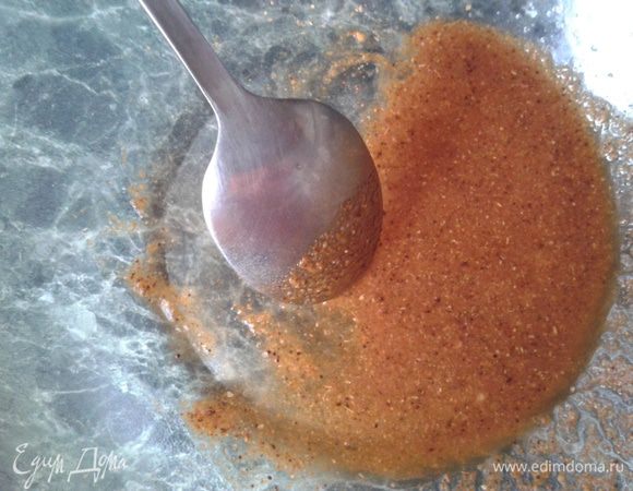 Перечная паста: смесь жгучих перцев горошком измельчить в блендере (можно купить в магазине уже готовую).