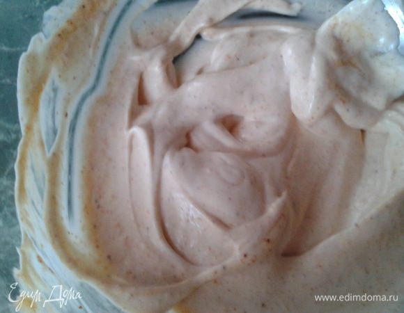 Смешиваем перечную пасту, майонез, сок лайма (или лимона), соль и перец.