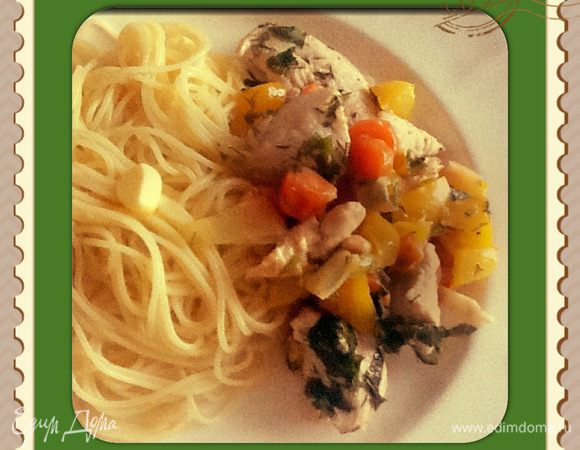 Девушки с тонкой талией! Пожалуйста, не обращайте внимания на пасту! 
Дети хотят спагетти, да и мужья тоже!  - Так что такая подача для них. 