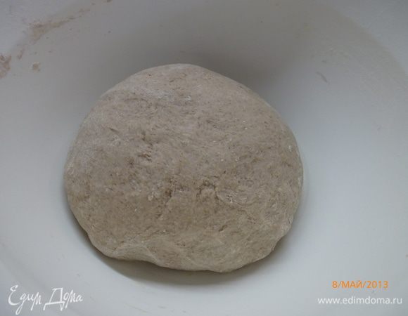 Формируем колобок и оставляем на расстойку на 1.5 часа.