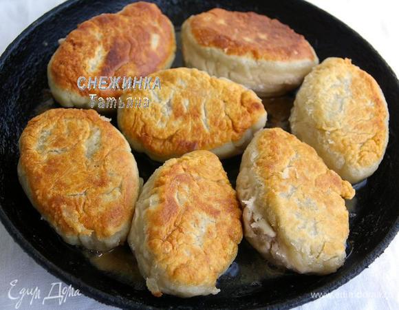 Обжаривайте колдуны с двух сторон на сильном огне, чтобы они покрылись румяной корочкой.