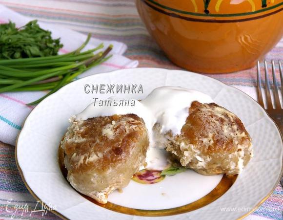 Готовые колдуны обязательно подавайте горячими со сметаной!