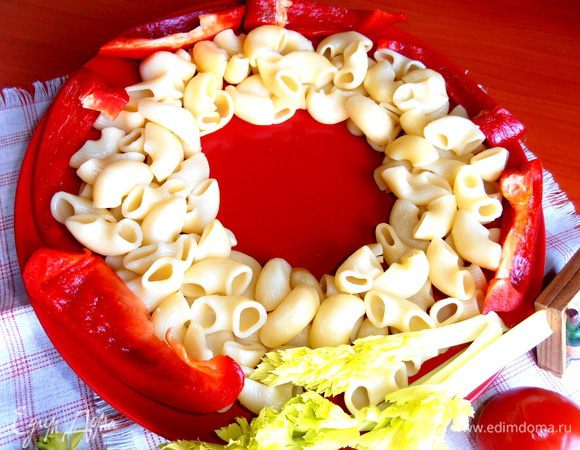 Пока мясо жарилось,отвариваем макароны для гарнира...