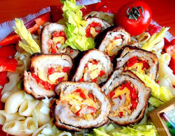 И выкладываем рядом с гарниром красивые кусочки)))