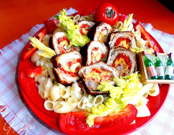 При подаче украшаем свежей зеленью.