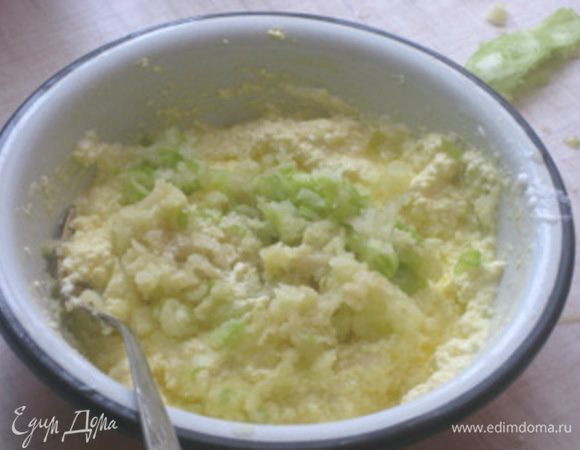 Добавить в творожную массу.