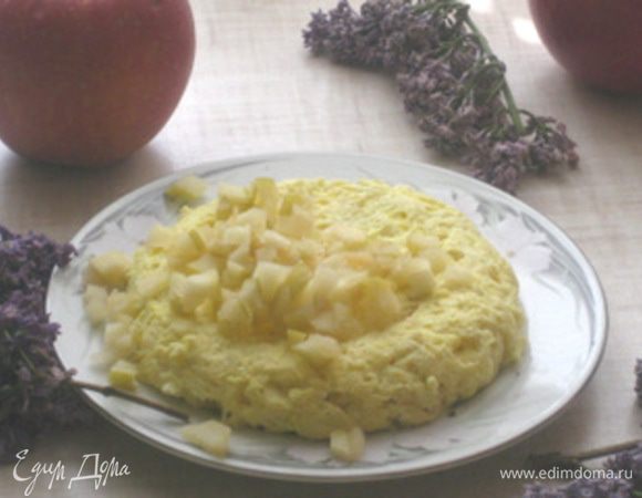 Подавать с 2-ой половиной тушёного яблока. (Нарезать на маленькие кусочки и тушить в воде по помягчения).