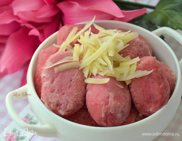 Готовые ньокки сложить в большую миску, можно добавить немного сливочного масла. Есть их надо горячими, посыпав оставшимся сыром! 