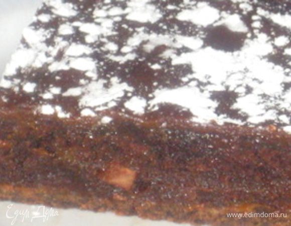 - Брауни с кусочками шоколада:

Растопить масло, тщательно вмешать сахар. Пока взбиваете, смесь остынет и можно будет добавить яйца. Затем какао и мука. Все вымешать до однородности (мешать надо не долго иначе брауни будет жёстким и твёрдым, а не кремовым, как нам и надо!), затем добавить кусочки шоколада.
